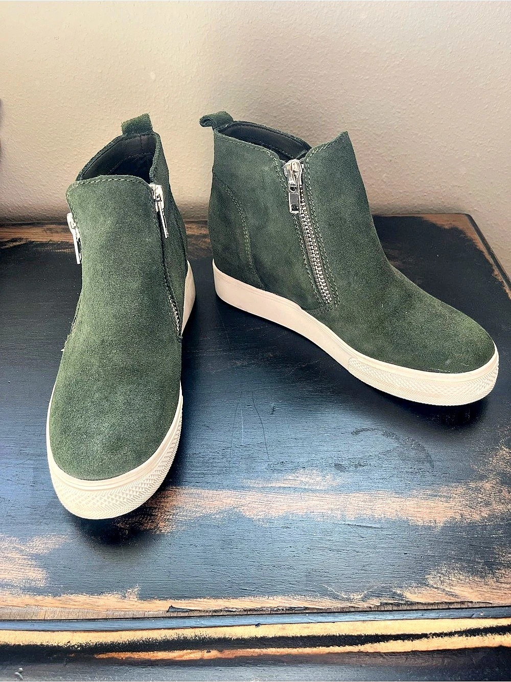 Steve Madden Wedgie Green Side-Zip Sneakers (Size 7.5M)